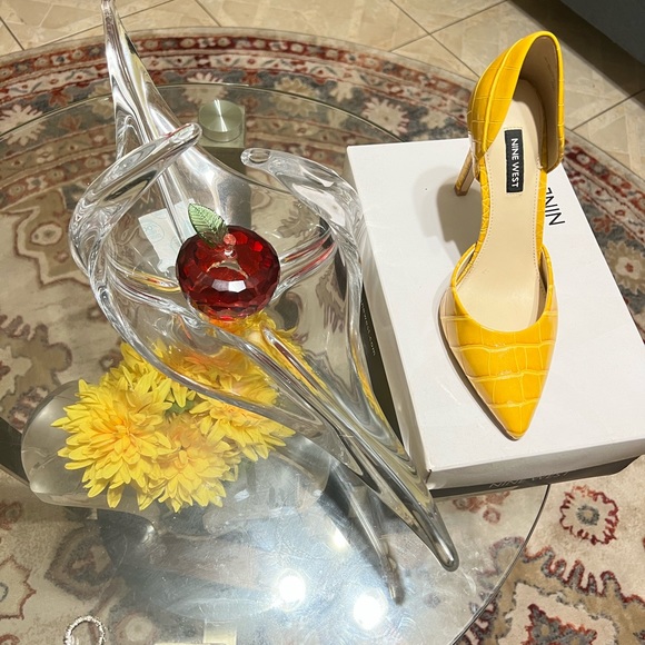 SHOES - Picture 5 of 5